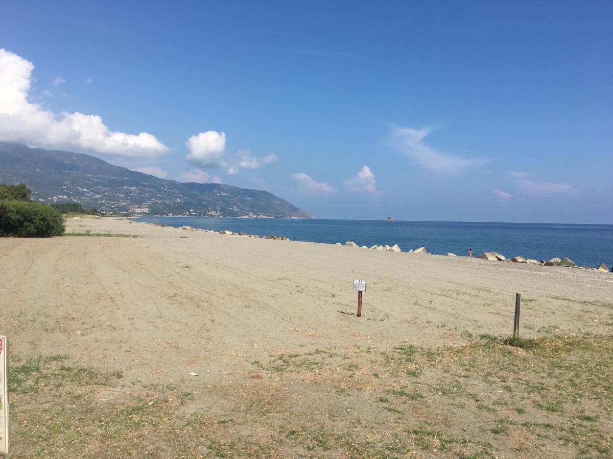 Giardino Sul Mare Bed & Breakfast ปัตตี ภายนอก รูปภาพ