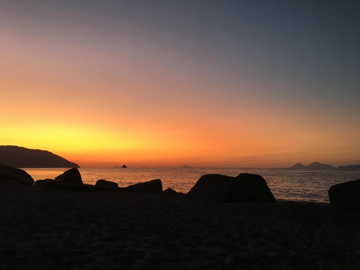Giardino Sul Mare Bed & Breakfast ปัตตี ภายนอก รูปภาพ
